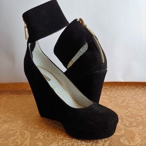 Black suede platform wedge heels sz 8.5